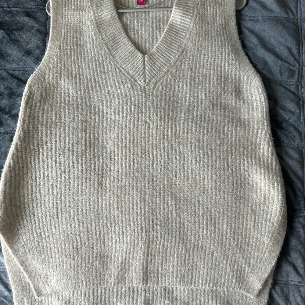 Vince Camuto Women’s Sweater Vest Size XS - Picture 7 of 8